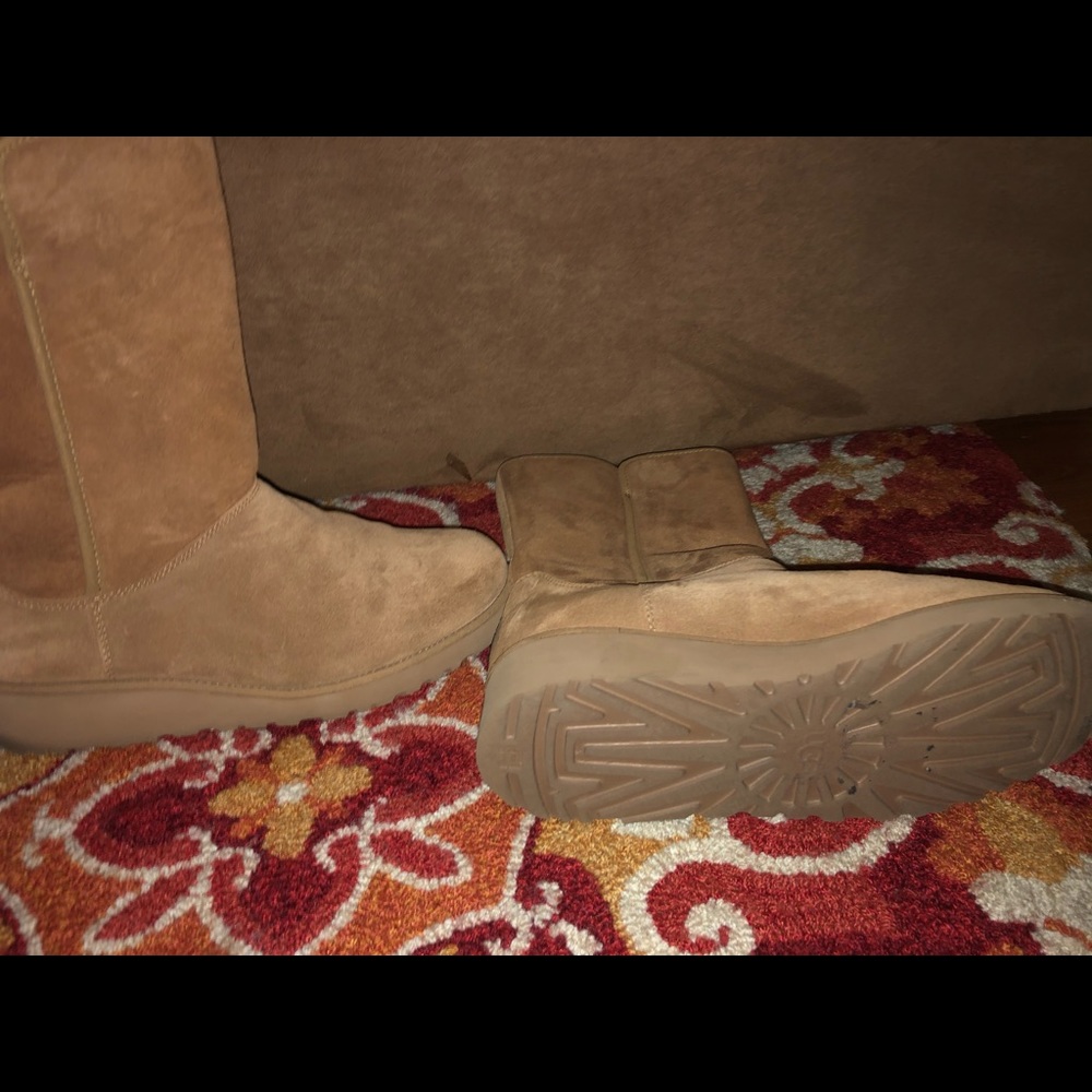 Ugg - Picture 2 of 7